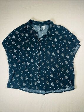 H&M Navy Short Sleeve Button-Down Top with White Western Motif
